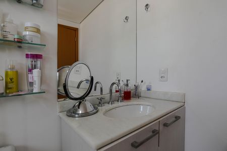 Apartamento para alugar com 70m², 2 quartos e 2 vagasBanheiro - Quarto 1 - Suíte