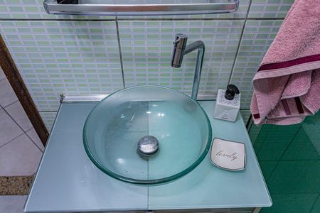 Casa à venda com 161m², 4 quartos e 2 vagasBanheiro