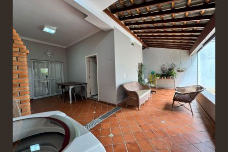 Casa à venda com 185m², 3 quartos e 4 vagasÁrea externa