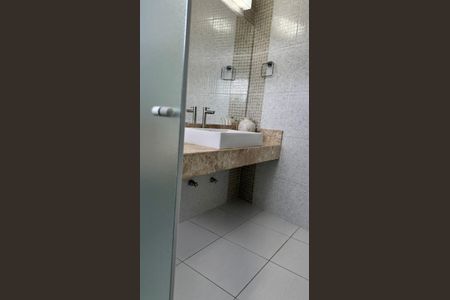 Casa à venda com 185m², 3 quartos e 4 vagasBanheiro