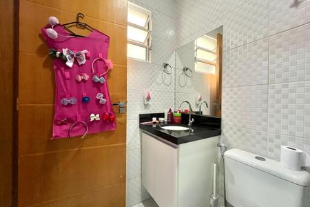 Casa à venda com 150m², 3 quartos e 2 vagasBanheiro da Suíte 2