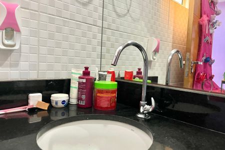 Casa à venda com 150m², 3 quartos e 2 vagasBanheiro da Suíte 2