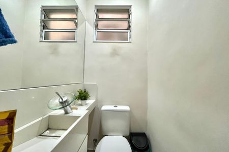 Casa à venda com 150m², 3 quartos e 2 vagasLavabo