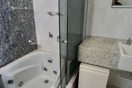 Apartamento para alugar com 138m², 4 quartos e 3 vagasSuíte - Banheiro Banheira