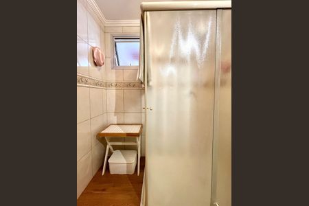 Banheiro de apartamento à venda com 1 quarto, 50m² em Centro, Campinas
