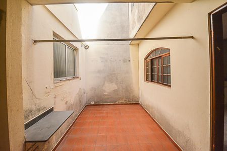 Casa para alugar com 20m², 2 quartos e 1 vagaQuintal