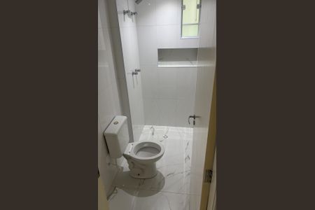 Banheiro de apartamento à venda com 2 quartos, 44m² em Vila Caminho do Mar, São Bernardo do Campo