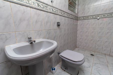 Casa de condomínio para alugar com 165m², 3 quartos e 2 vagasBanheiro 2