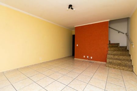 Casa de condomínio para alugar com 165m², 3 quartos e 2 vagasSala