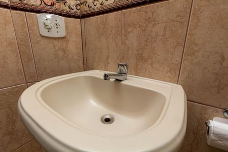 Casa de condomínio para alugar com 165m², 3 quartos e 2 vagasBanheiro 1