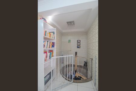 Apartamento à venda com 93m², 2 quartos e 1 vagaEscada