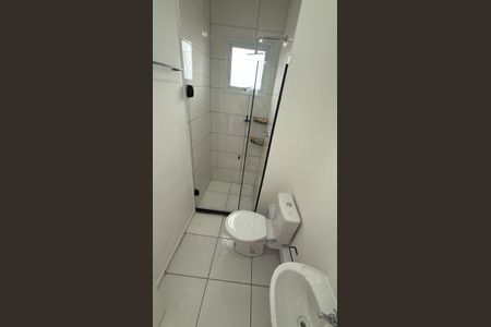 Banheiro de apartamento para alugar com 2 quartos, 44m² em Vila Sul Americana, Carapicuíba