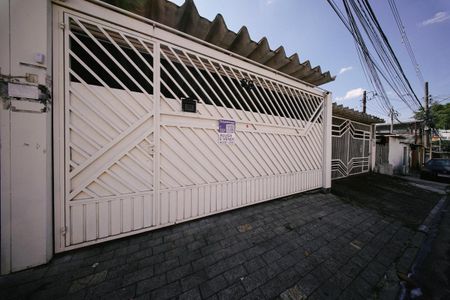 Casa para alugar com 80m², 4 quartos e 3 vagas Casa para alugar com 80m², 4 quartos e 3 vagasFachada