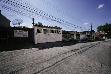 Casa para alugar com 80m², 4 quartos e 3 vagas Casa para alugar com 80m², 4 quartos e 3 vagasFachada