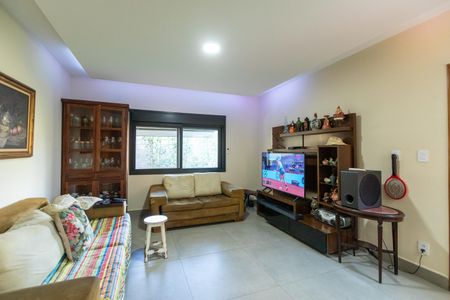 Casa de condomínio à venda com 1250m², 3 quartos e 3 vagasSala de TV
