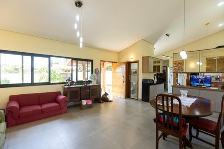 Sala  de casa de condomínio à venda com 3 quartos, 1250m² em Parque Xangrilá, Campinas