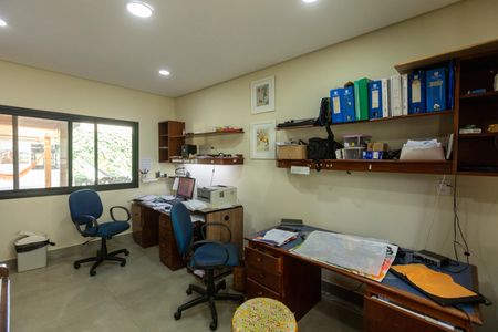 Casa de condomínio à venda com 1250m², 3 quartos e 3 vagasEscritório