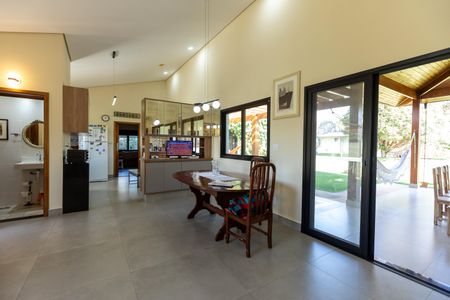 Casa de condomínio à venda com 1250m², 3 quartos e 3 vagasSala 