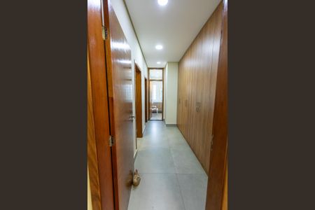 Casa de condomínio à venda com 1250m², 3 quartos e 3 vagasCorredor dos Quartos