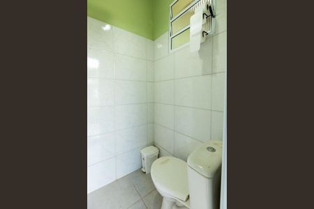 Casa de condomínio à venda com 1250m², 3 quartos e 3 vagasBanheiro da Casa de Fundo