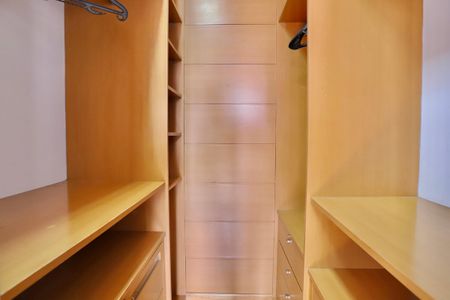 Apartamento à venda com 119m², 3 quartos e 2 vagasCloset da Suíte 2