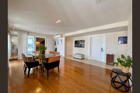 Apartamento à venda com 245m², 4 quartos e 4 vagasSala