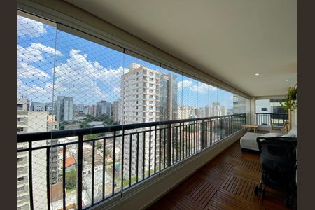 Apartamento à venda com 245m², 4 quartos e 4 vagasVaranda