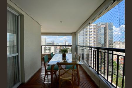 Apartamento à venda com 245m², 4 quartos e 4 vagasVaranda