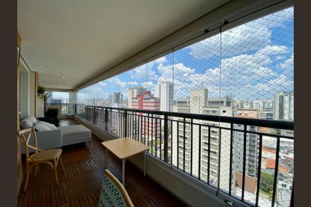 Apartamento à venda com 245m², 4 quartos e 4 vagasVaranda