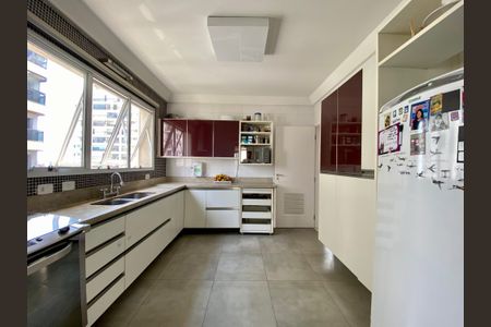Apartamento à venda com 245m², 4 quartos e 4 vagasCozinha