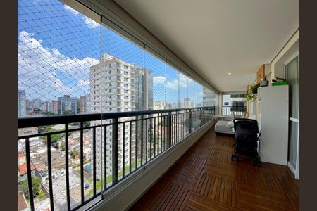 Apartamento à venda com 245m², 4 quartos e 4 vagasVaranda