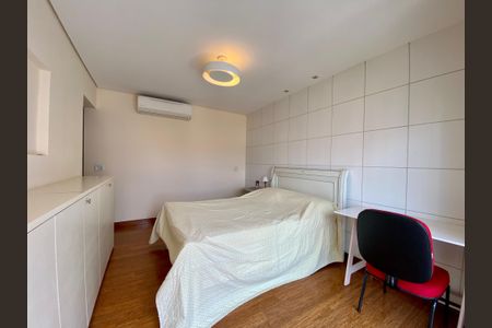 Apartamento à venda com 245m², 4 quartos e 4 vagasQuarto