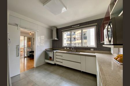 Apartamento à venda com 245m², 4 quartos e 4 vagasCozinha