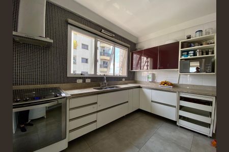 Apartamento à venda com 245m², 4 quartos e 4 vagasCozinha