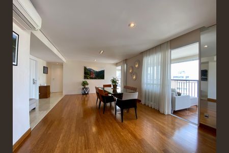 Apartamento à venda com 245m², 4 quartos e 4 vagasSala