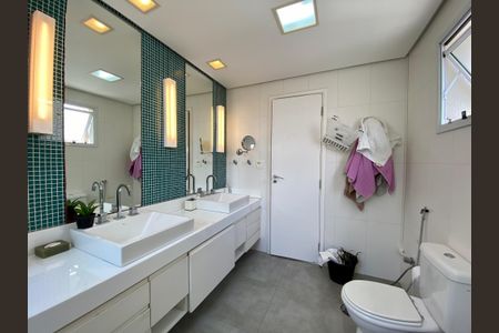 Apartamento à venda com 245m², 4 quartos e 4 vagasBanheiro