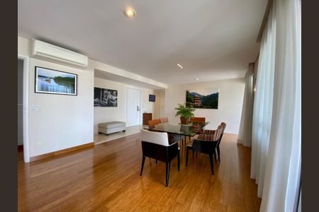 Apartamento à venda com 245m², 4 quartos e 4 vagasSala