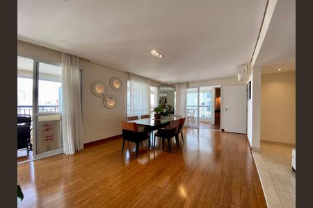 Apartamento à venda com 245m², 4 quartos e 4 vagasSala