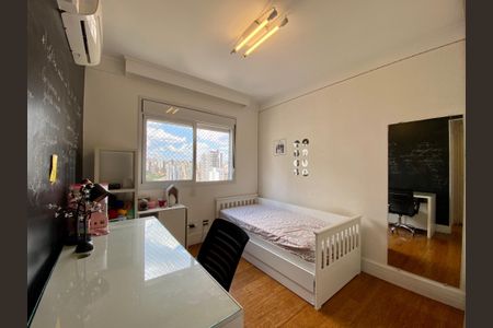 Apartamento à venda com 245m², 4 quartos e 4 vagasQuarto