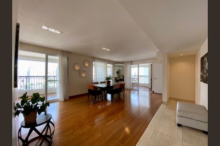Apartamento à venda com 245m², 4 quartos e 4 vagasSala