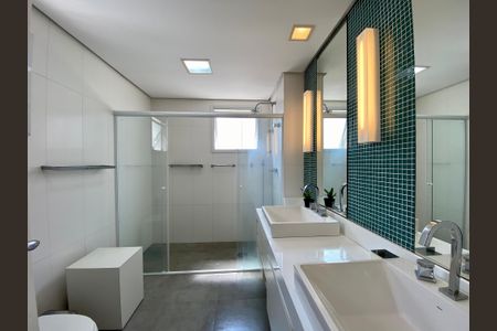 Apartamento à venda com 245m², 4 quartos e 4 vagasBanheiro
