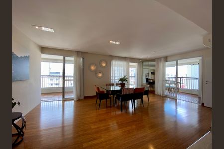 Apartamento à venda com 245m², 4 quartos e 4 vagasSala