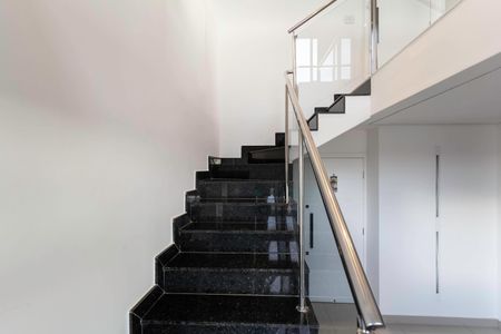 Apartamento à venda com 270m², 4 quartos e 3 vagasEscada