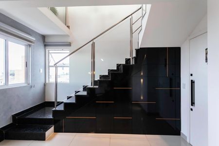 Apartamento à venda com 270m², 4 quartos e 3 vagasEscada