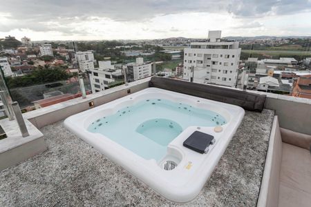 Apartamento à venda com 270m², 4 quartos e 3 vagasCobertura