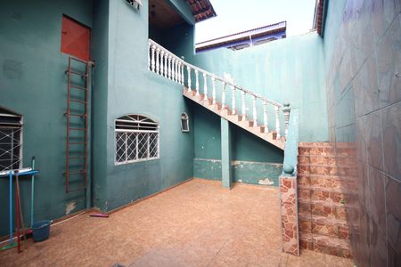 Casa para alugar com 350m², 4 quartos e 14 vagasQuintal