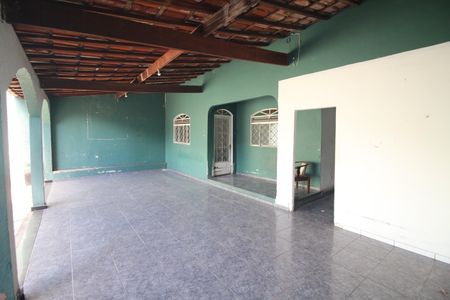 Casa para alugar com 350m², 4 quartos e 14 vagasQuintal