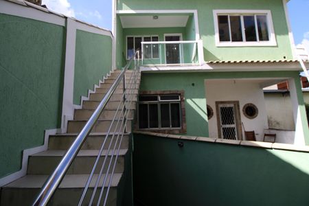 Casa para alugar com 75m², 2 quartos e sem vagaVaranda e Escada