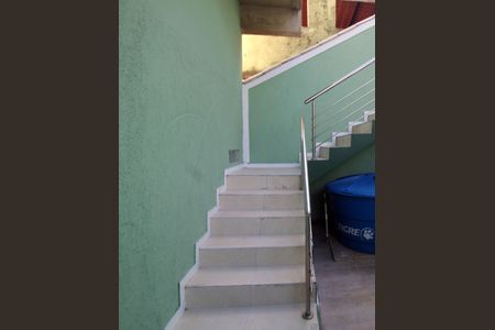 Casa para alugar com 75m², 2 quartos e sem vagaEscada