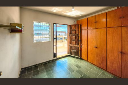 Casa à venda com 105m², 4 quartos e 2 vagasQuarto 2